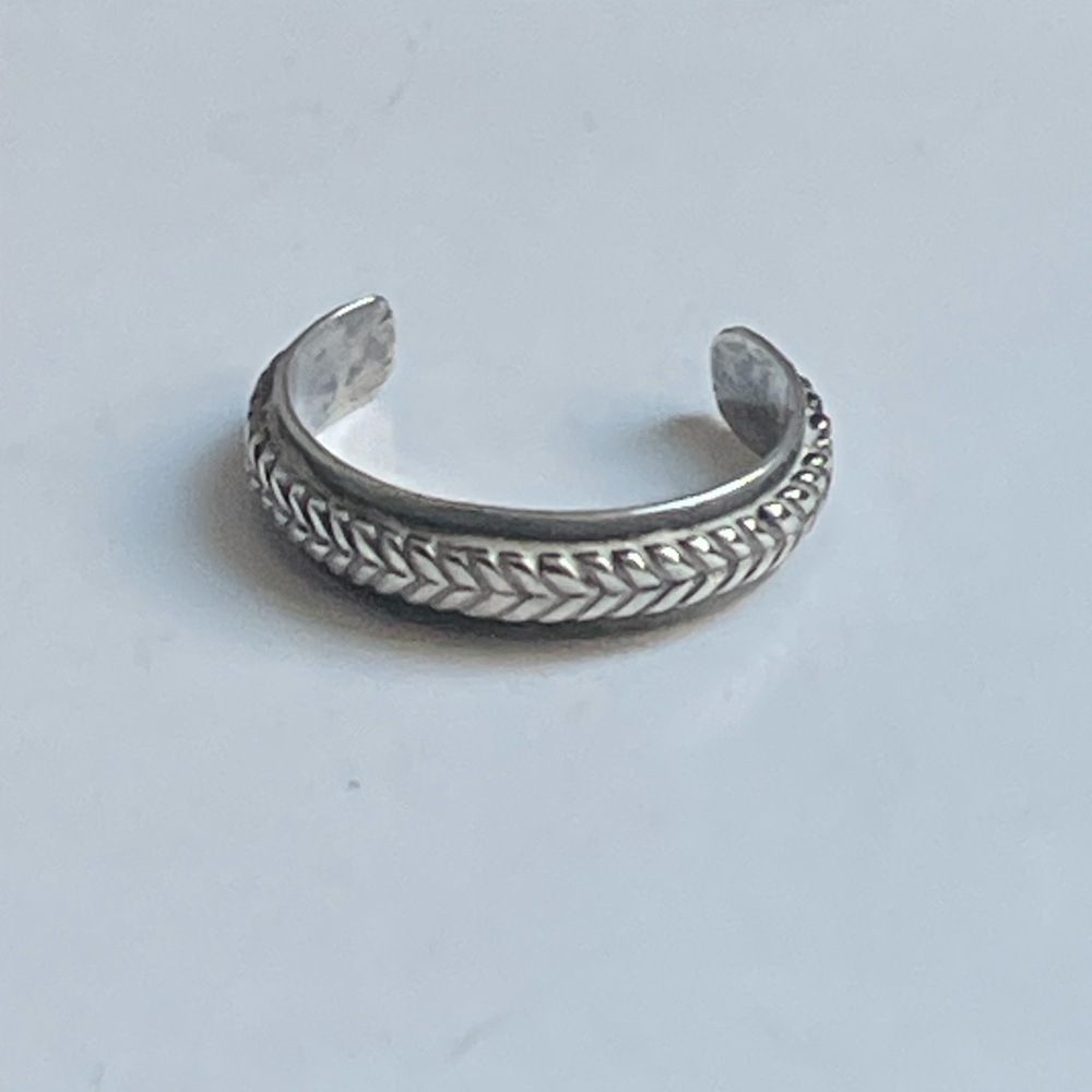Silpada Silver Chevron Pattern Toe Rings - image 5